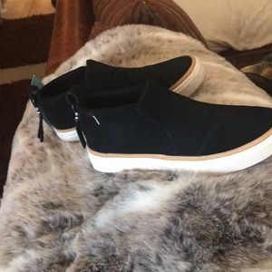 Toms, Black Suede, Water resistant